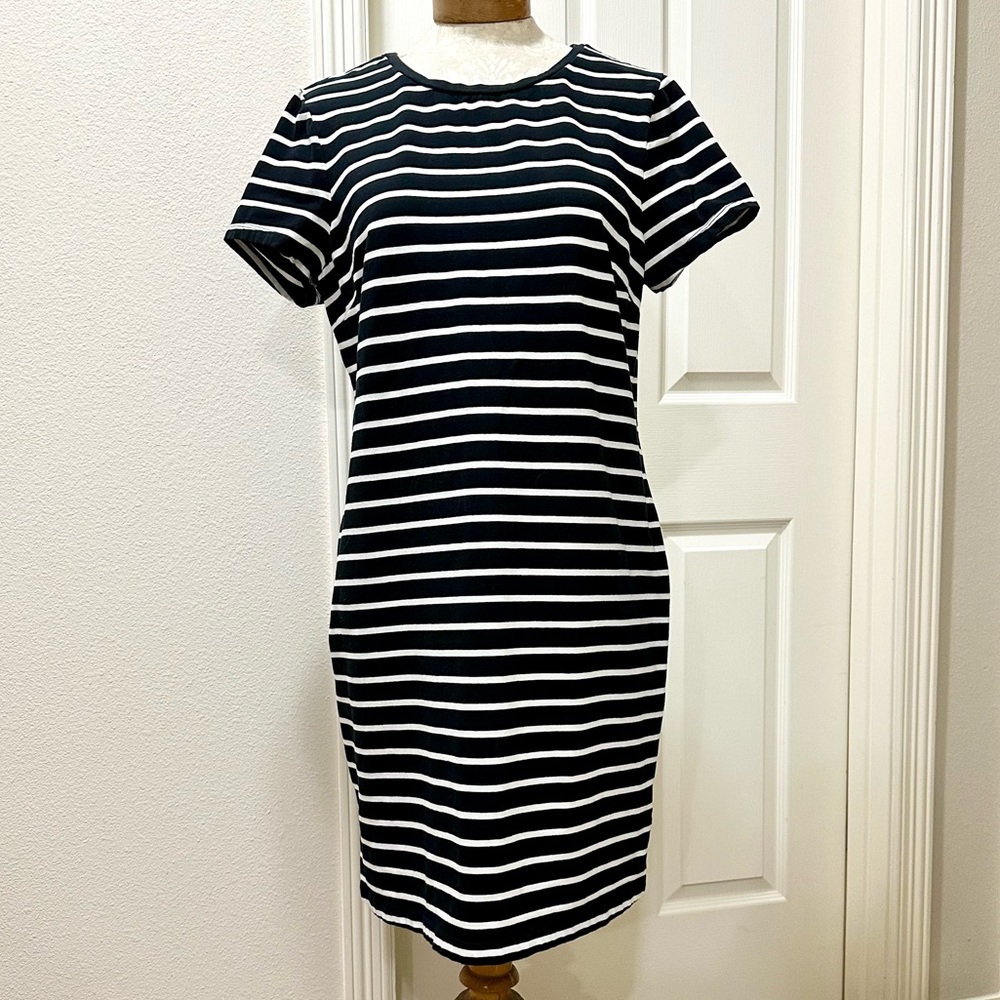 Old Navy Black and White Striped S/S Casual T-shirt Dress - XL